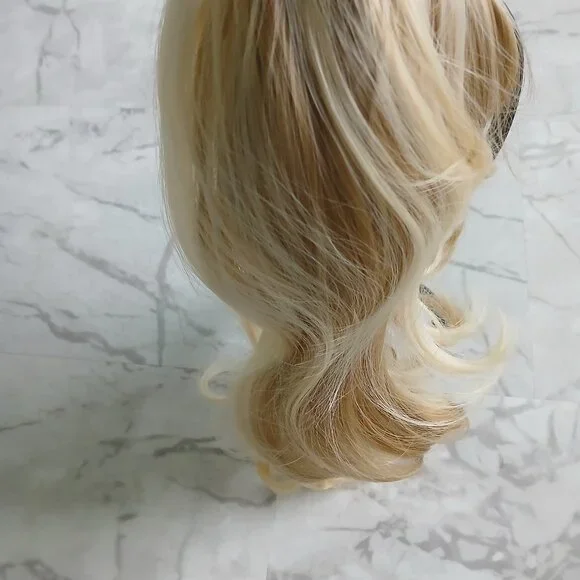 22" 2-Tone Blonde Ponytail Extension - Picture 5 of 5